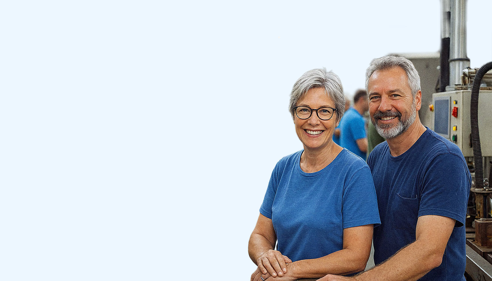 Mann und Frau arbeiten mit SAP Business One in einem mittelständischen Unternehmen