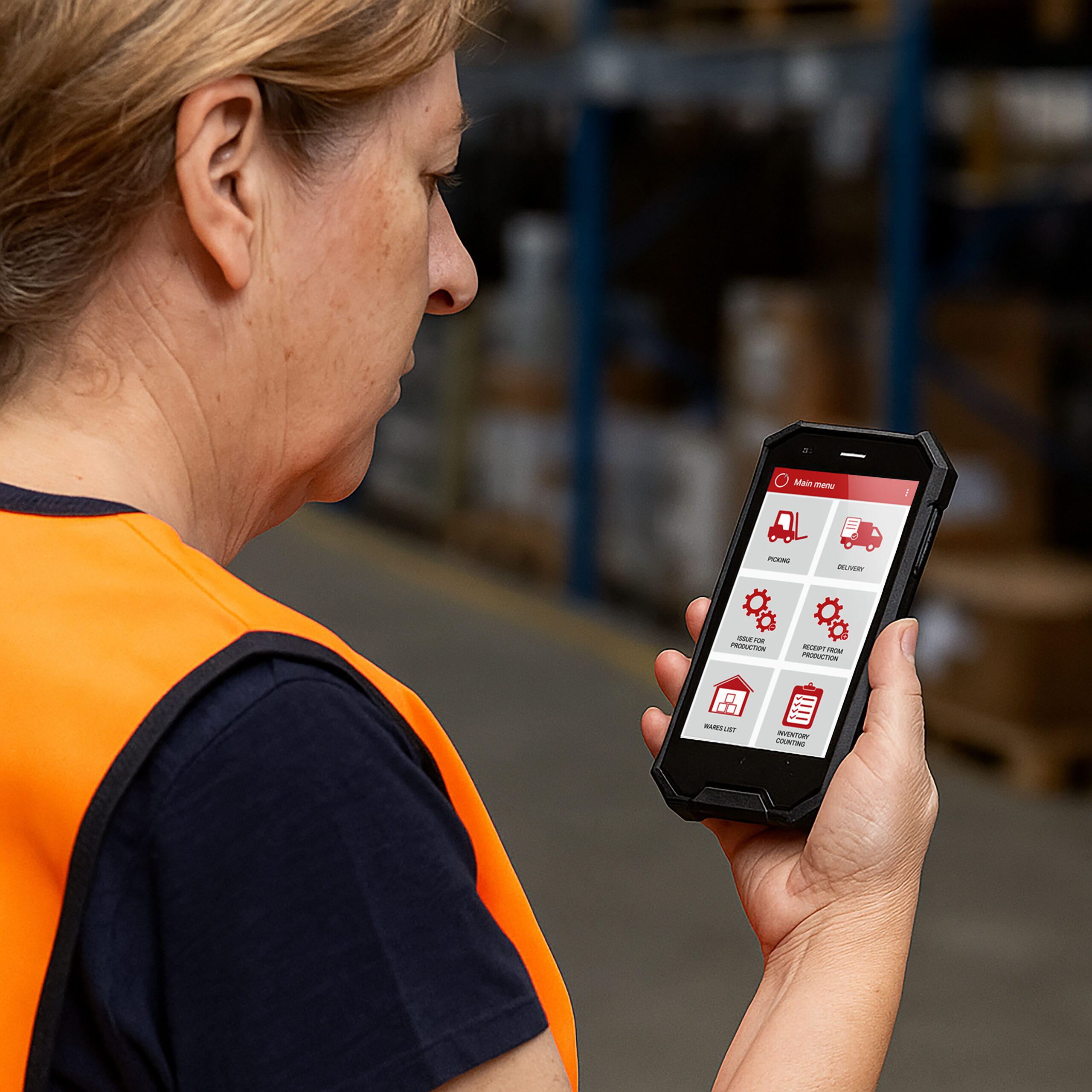 Frau arbeitet mit WMS App SAP Business One im Lager eines mittelständischen Unternehmens